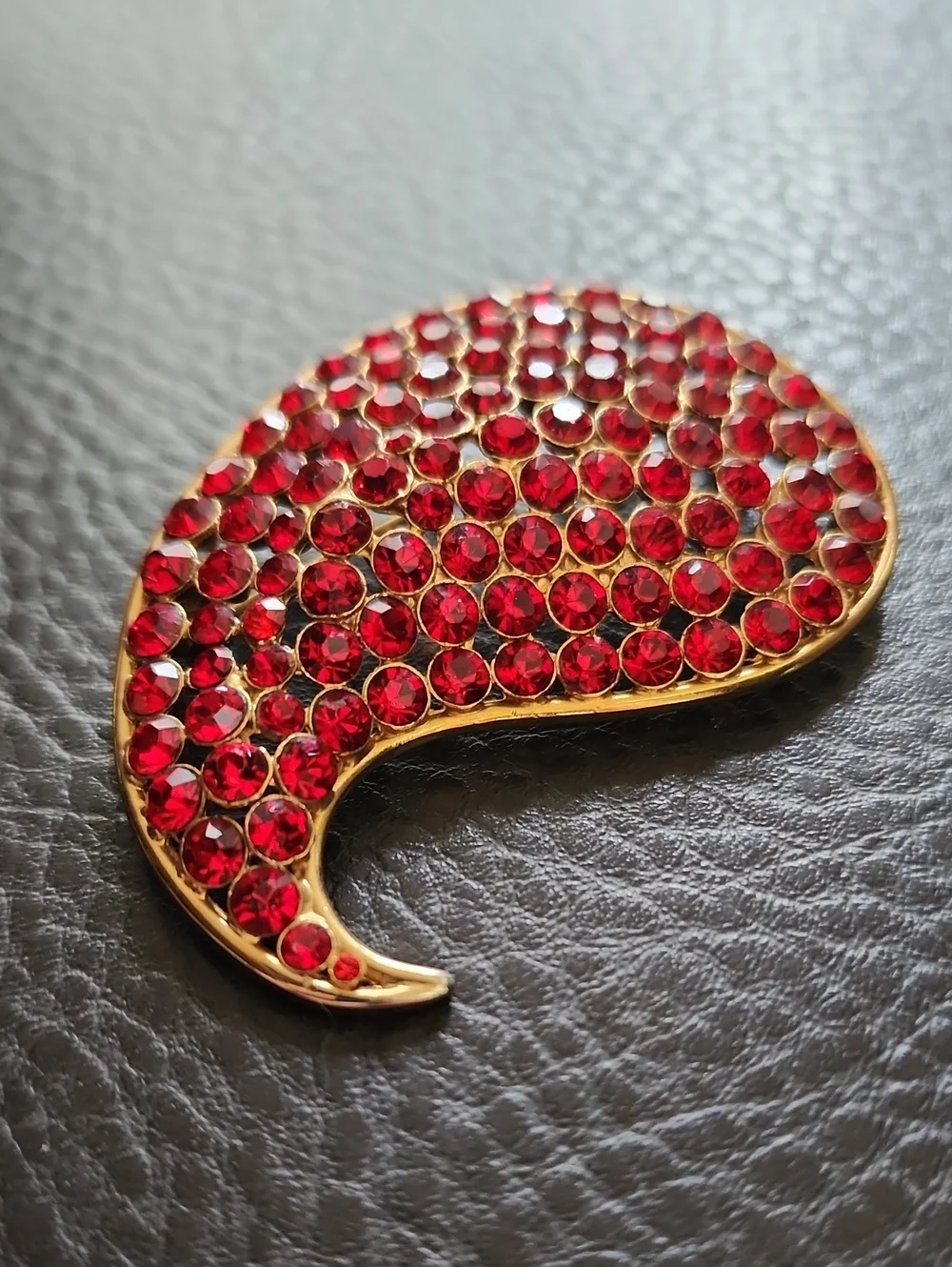 VTG Gold-Tone Red Crystal Brooch - Women Jewelry